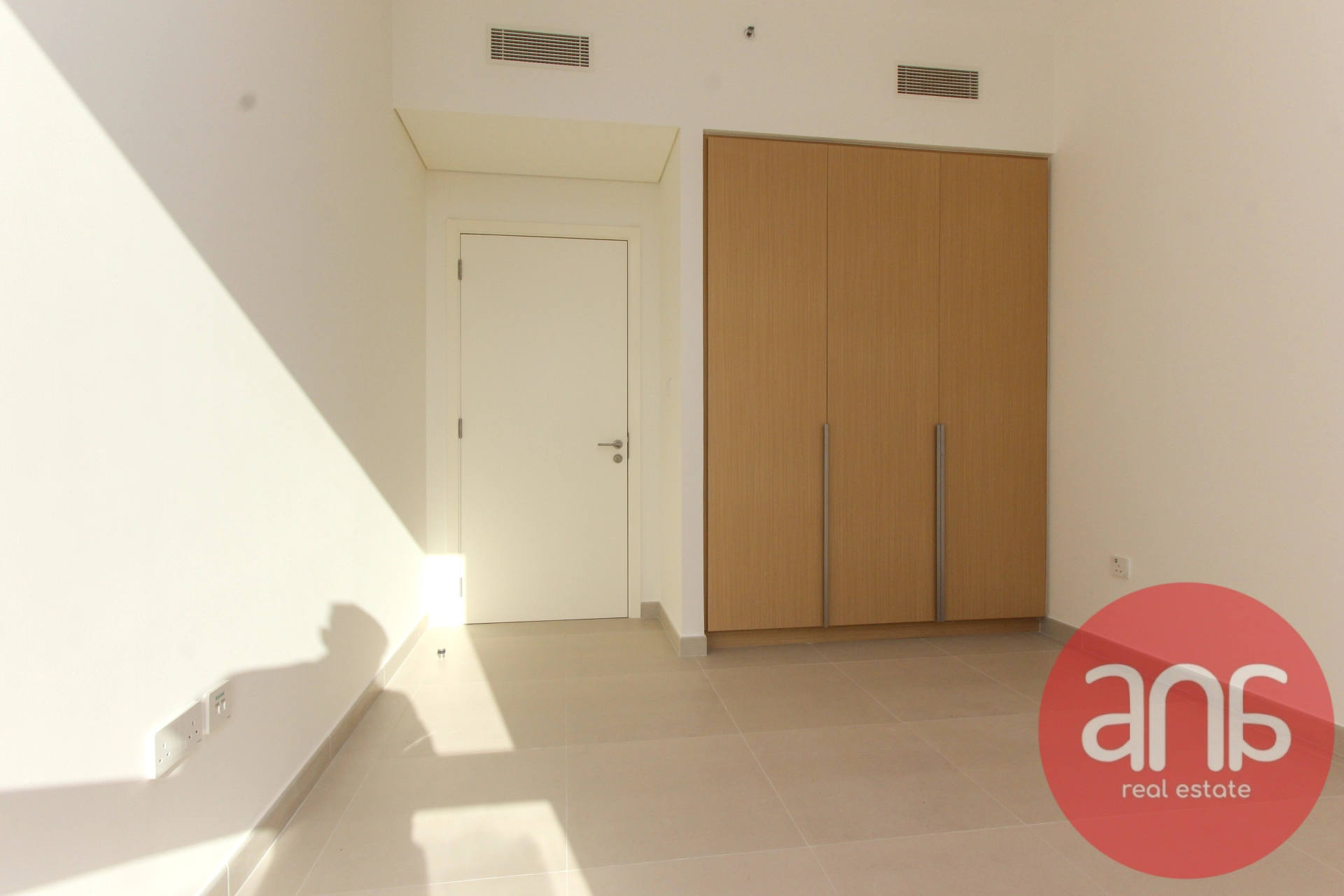 Beach Access | Chiller Free | Vacant Now