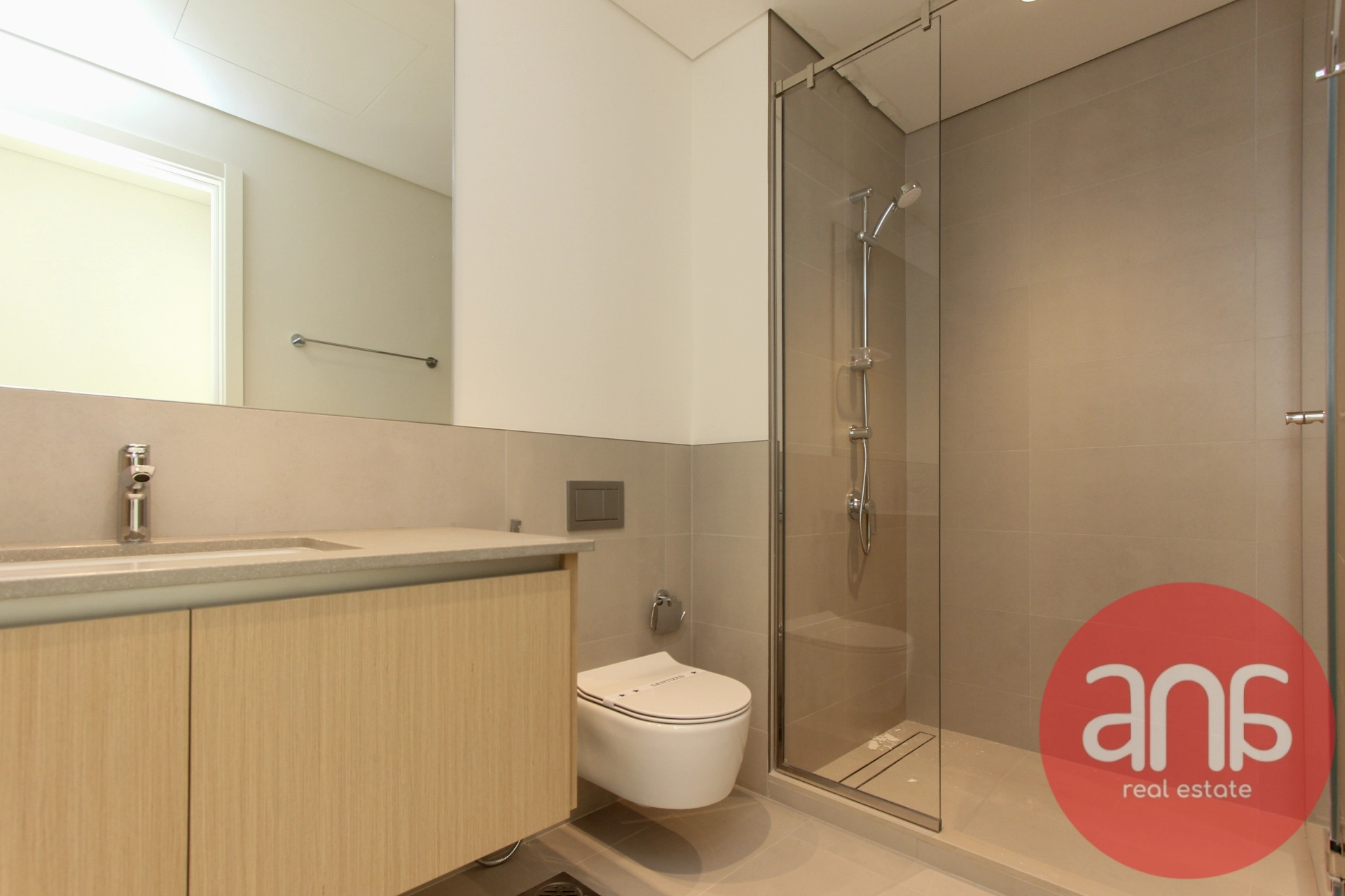 Beach Access | Chiller Free | Vacant Now