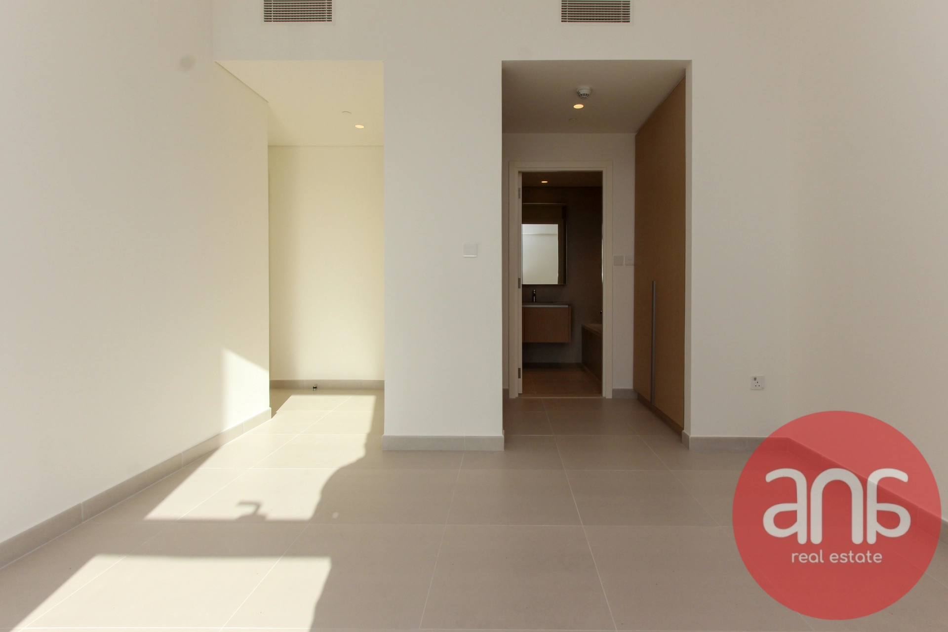 Beach Access | Chiller Free | Vacant Now