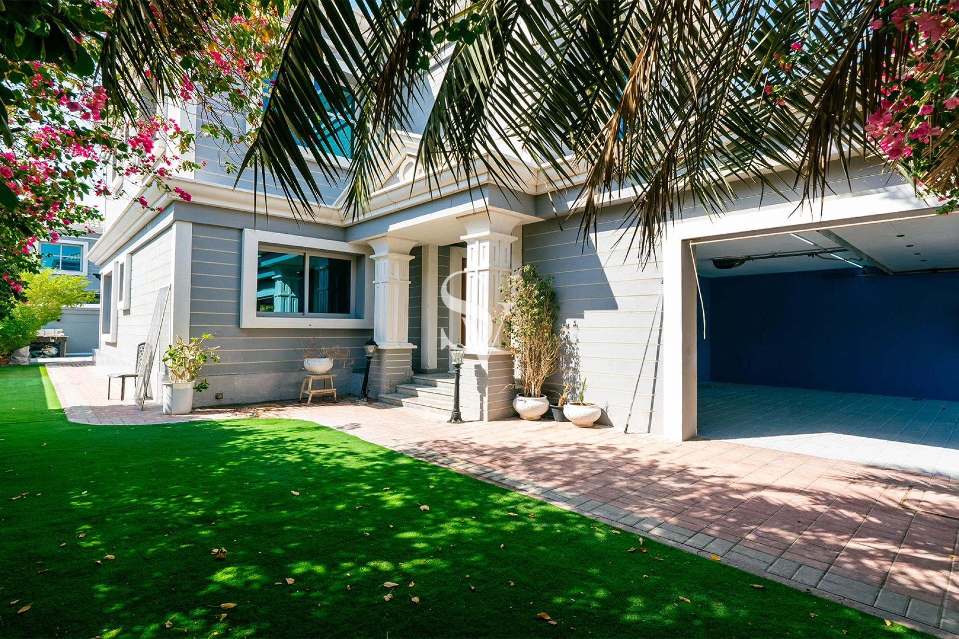 Unique Upgraded 4BD | Corner End Unit Landscaped