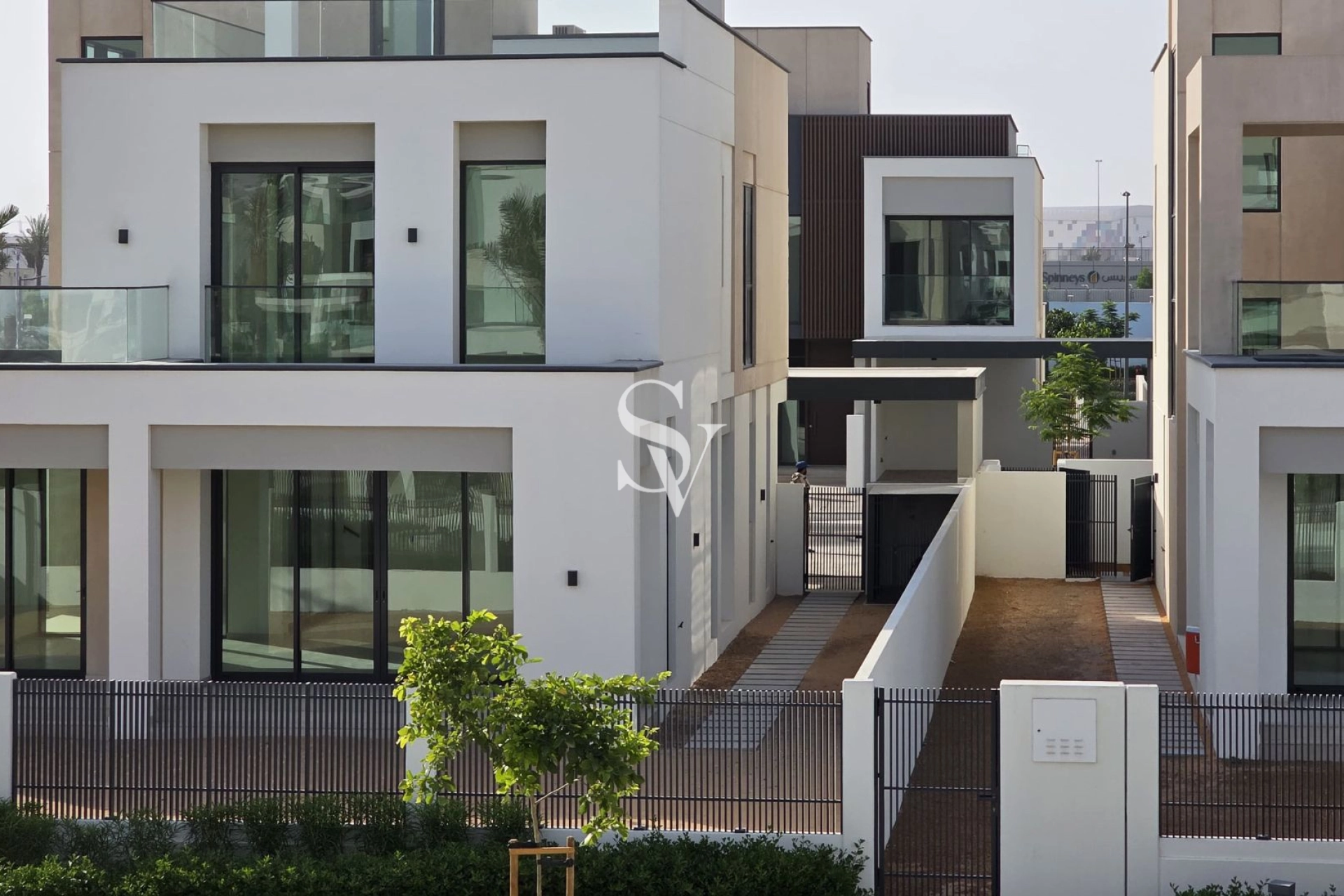 Corner Unit  |  Biggest Plot |  Brand New