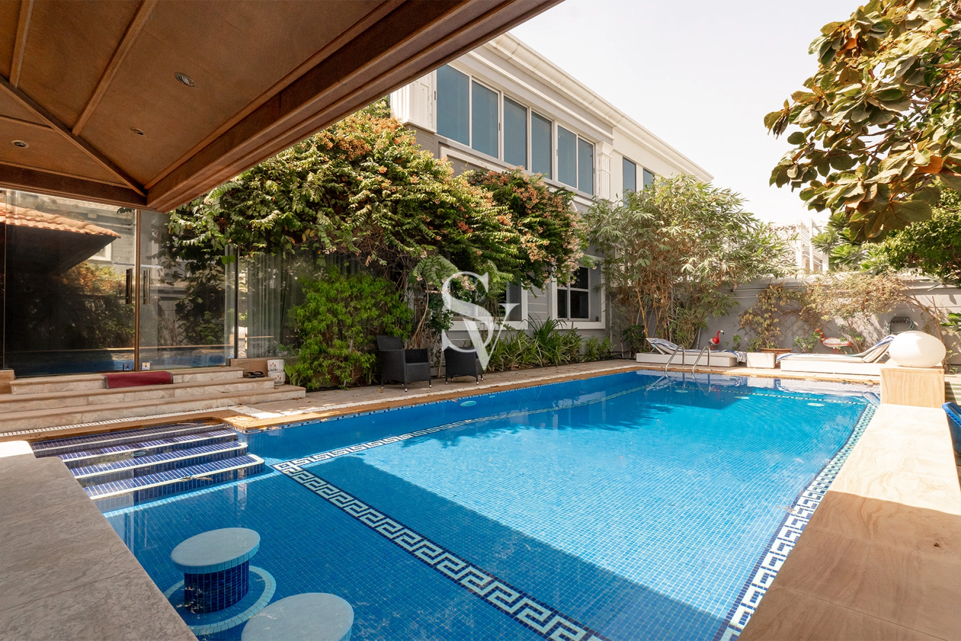 Huge Semi-Detach | Pool w Landscaped Garden | VOT