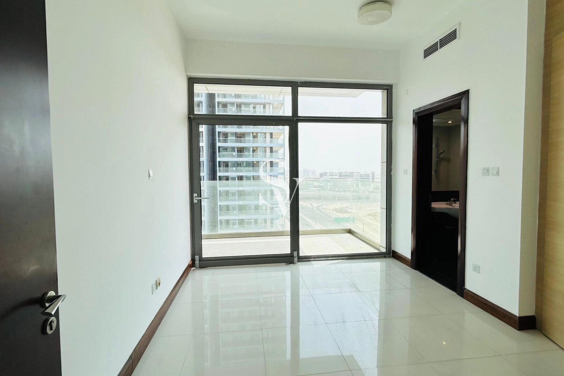 Spacious 2 BR | Chiller free |  Closed kitchen