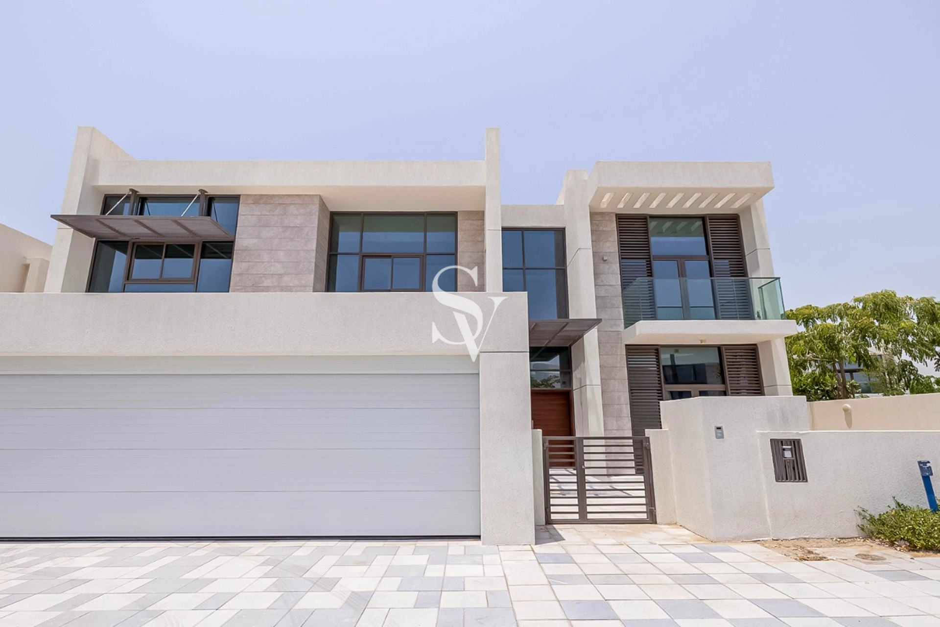 Brand New - Contemporary - Direct on the Lagoons