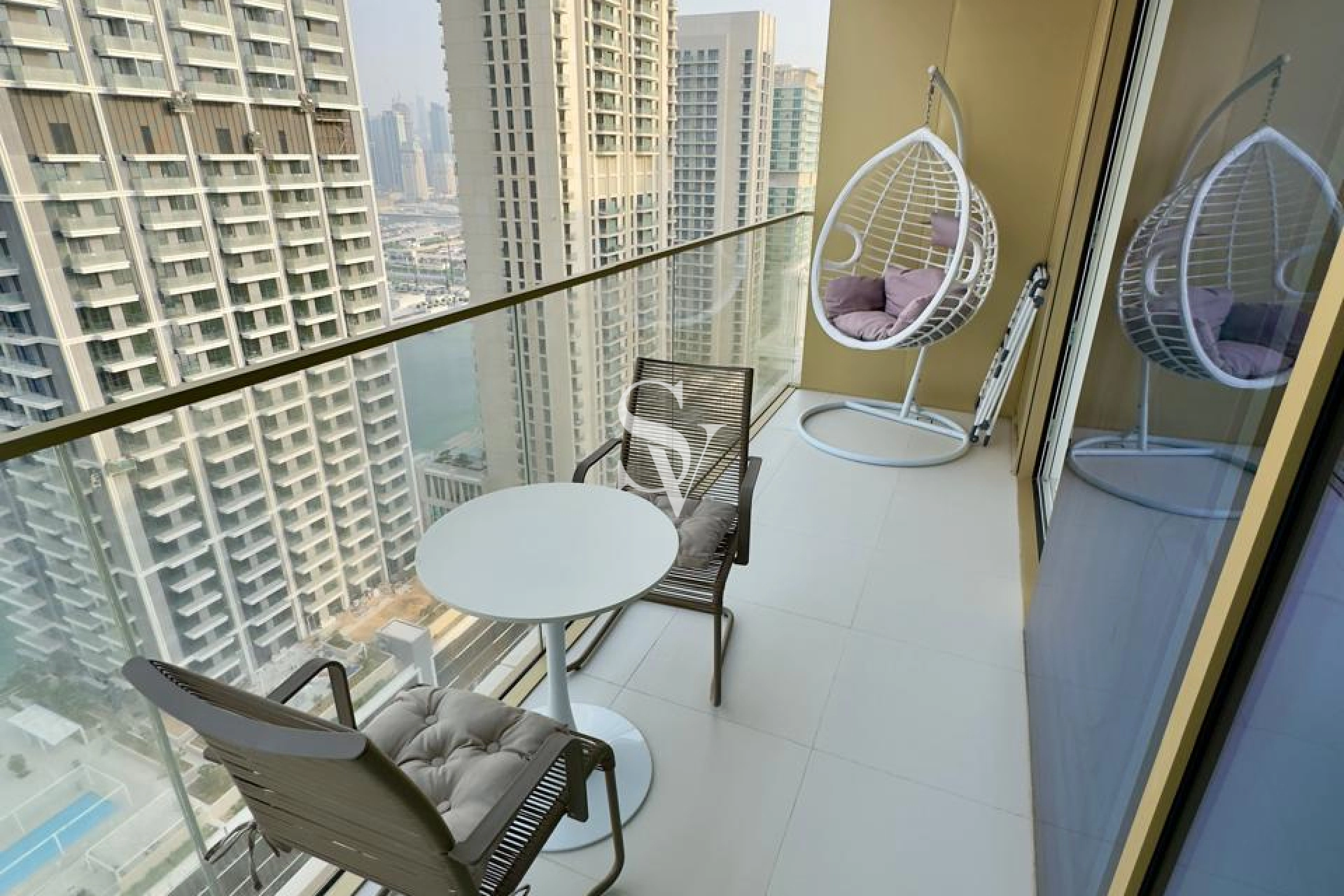 BRAND NEW  /  FULLY FURNISHED  /  VACANT