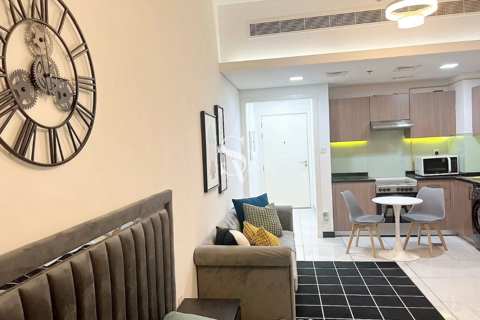 Bills Included | Furnished | Near Mall |Near Exit
