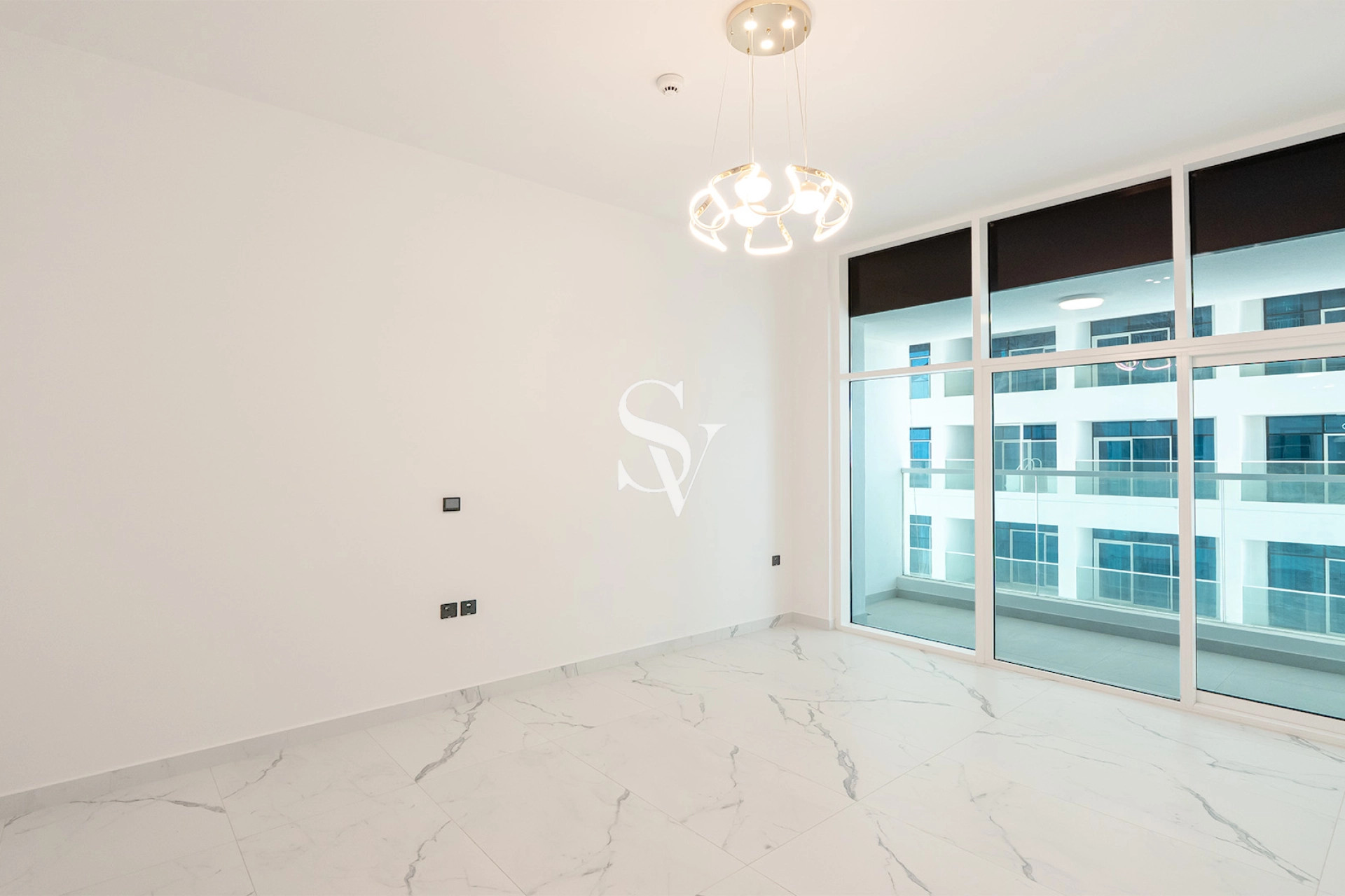 Brand New | Cozy | High Floor | White Goods