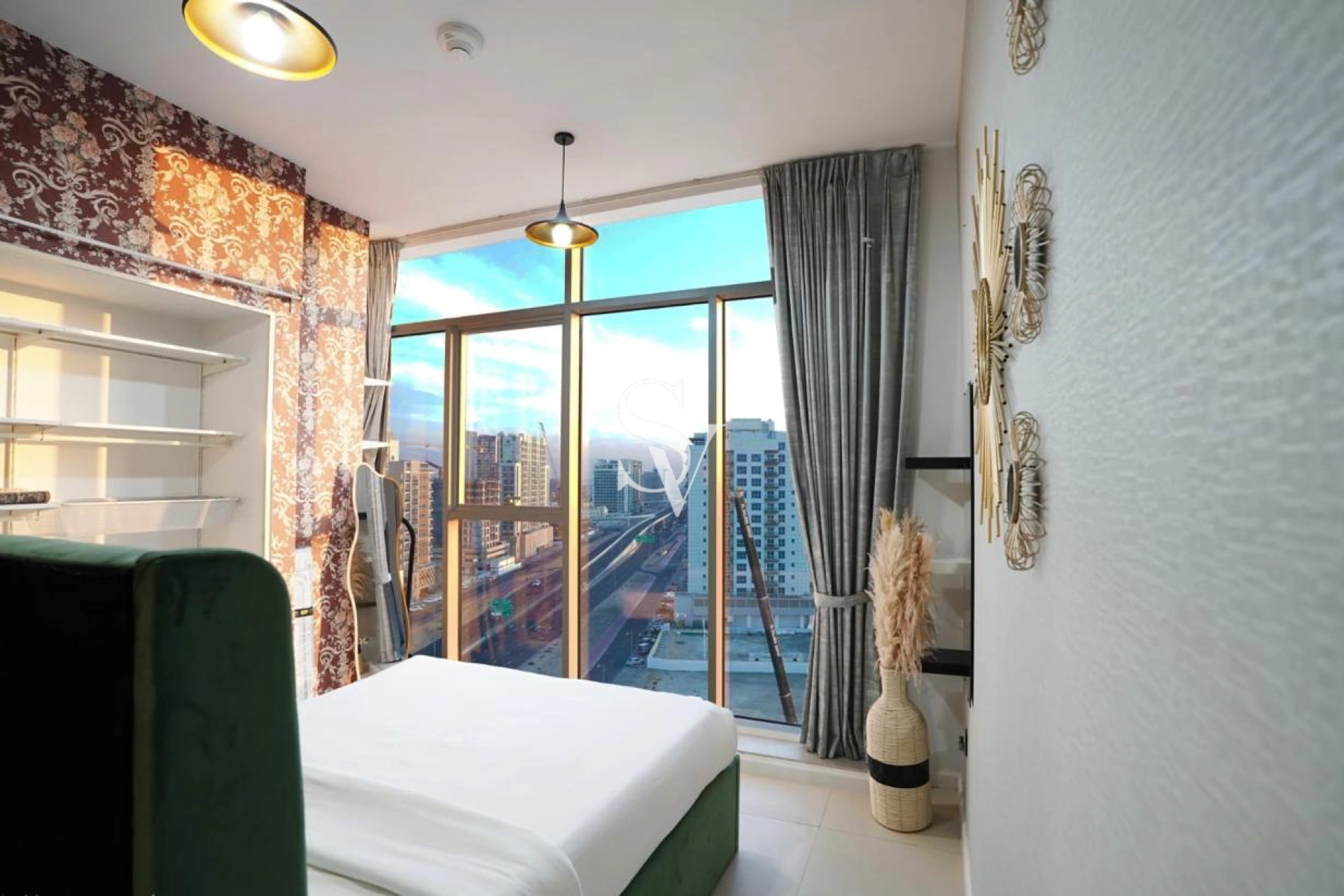 HIGH FLOOR| CLOSE TO METRO| 1 BED + STUDY
